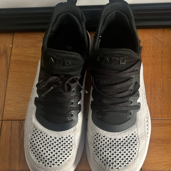 APLs women’s US size 7.5 - Picture 3 of 4